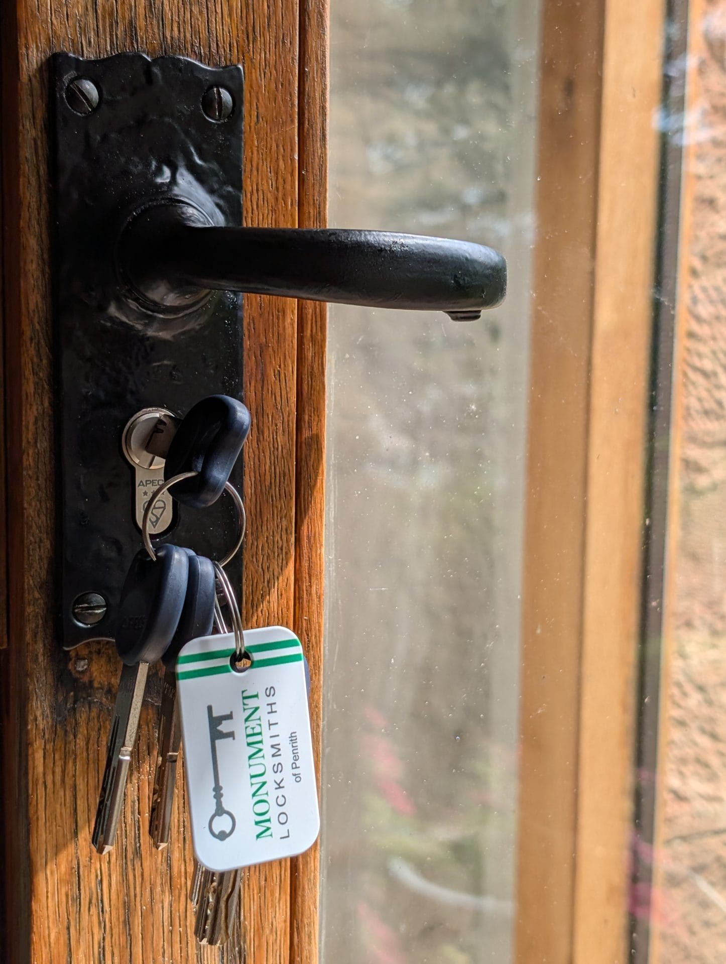 Door handle and keys on a wooden front door, Monument Locksmiths Penrith